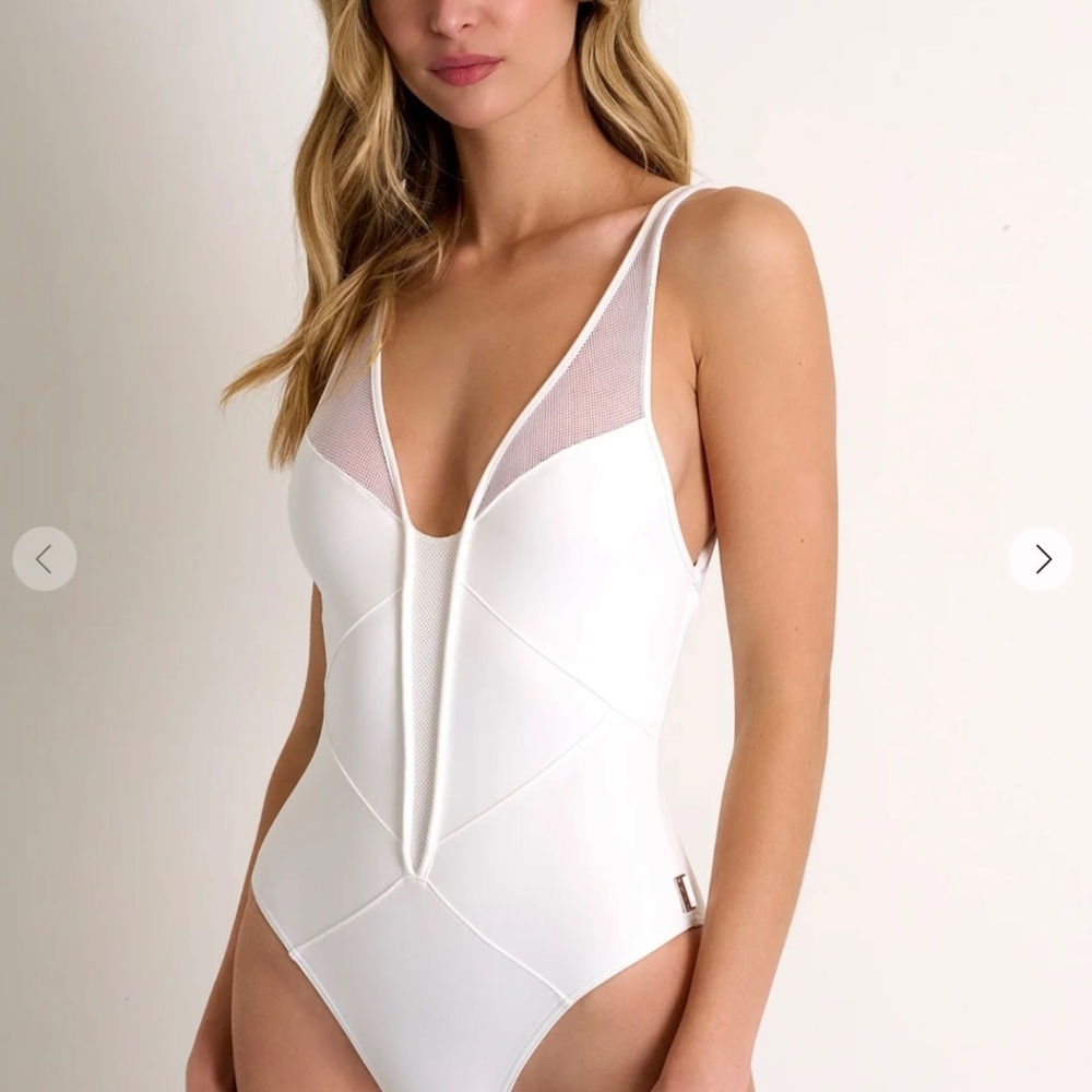 SHAN Black Plunging Neckline One Piece Swimsuit in size US6 New With Tags - Picture 9 of 16